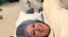 Se toma selfie con su esposo desmayado luego de dar a luz y se vuelve viral