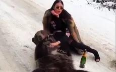 Instagram: video de modelo acariciando a un oso causa polémica - Noticias de oso