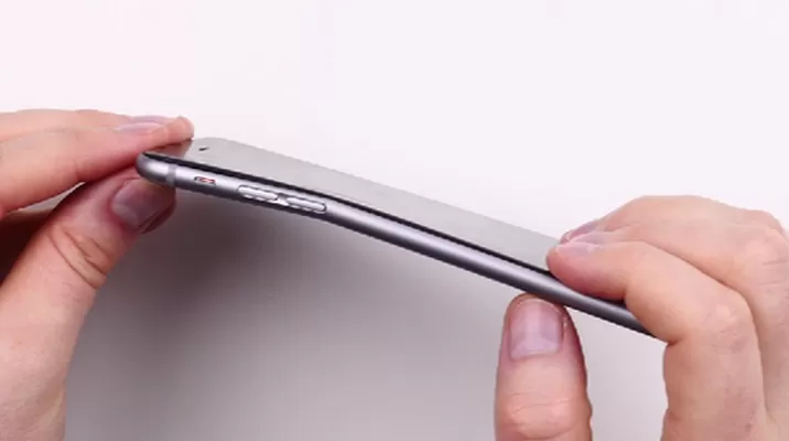 El iPhone 6 se dobla cuando lo metes en tu bolsillo, informan usuarios El iPhone 6 se dobla cuando lo metes en tu bolsillo, informan usuarios