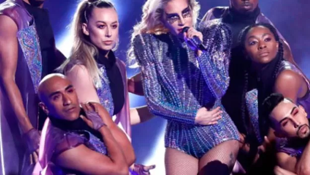 Super Bowl: bailarín peruano acompañó a Lady Gaga durante su show