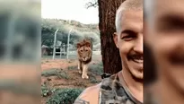 León acecha a hombre mientras se saca selfie, pero al final hace lo más inesperado. Foto y video: Dean Schneider