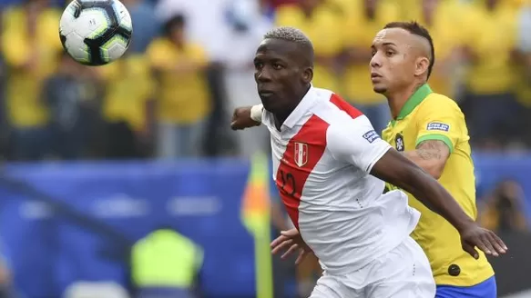 Luis Advíncula conquista Instagram con fotografía de su infancia. Foto: AFP