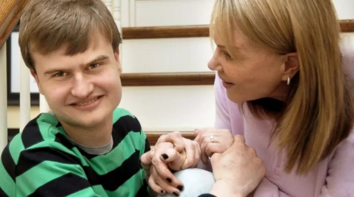 Mamá crea línea de ropa para niños con autismo Mamá crea línea de ropa para niños con autismo