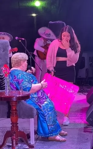 Quinceañera prefirió concierto de su artista favorita antes que fiesta. Foto: TikTok