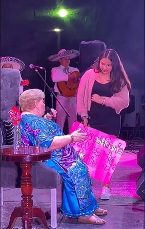 Quinceañera prefirió concierto de su artista favorita antes que fiesta. Foto: TikTok