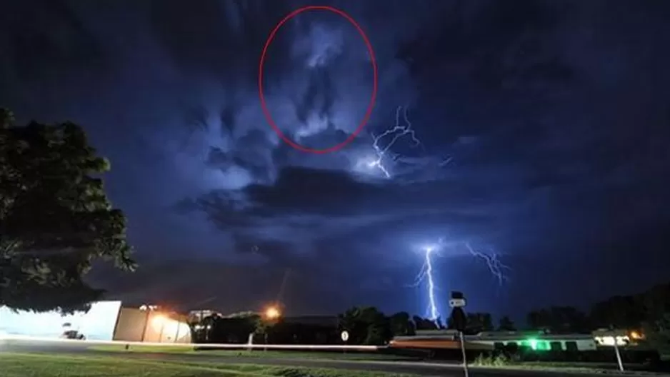 Una imagen capturada por el fot&oacute;grafo John Plashal muestra la figura del Michael Jackson durante una tormenta en el condado de Goochland.  (V&iacute;a: nydailynews.com)