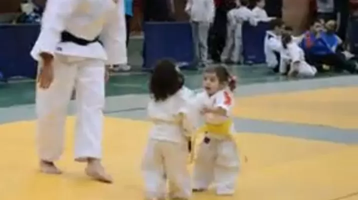 Mira la pelea de judo más tierna de la historia