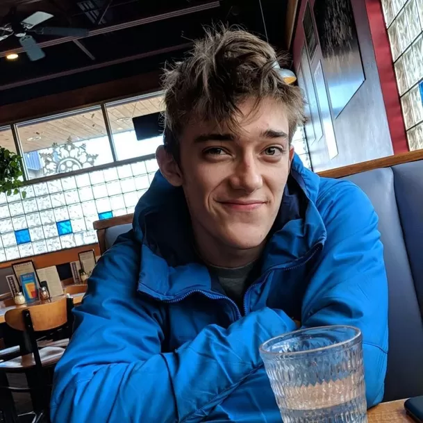 El alpinista e influencer Balin Miller tras caer de un peligroso muro en California / Instagram El alpinista e influencer Balin Miller tras caer de un peligroso muro en California / Instagram