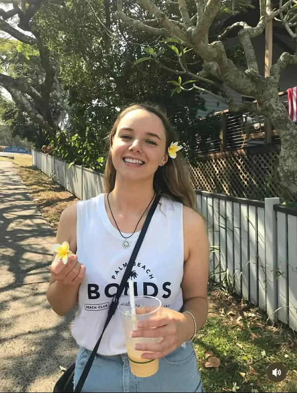 La influencer australiana Stacey Hatfield murió después de una rara complicación durante el parto en su propia casa el pasado 29 de septiembre / Instagram La influencer australiana Stacey Hatfield murió después de una rara complicación durante el parto en su propia casa el pasado 29 de septiembre / Instagram