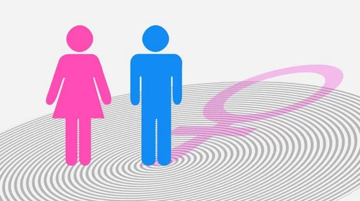 Cuando la mujer levantó la venda de los ojos durante un encuentro sexual en un hotel, se quedó impactada al descubrir que su novio era en realidad una mujer. (Vía: thedailybeast.com) Cuando la mujer levantó la venda de los ojos durante un encuentro sexual en un hotel, se quedó impactada al descubrir que su novio era en realidad una mujer. (Vía: thedailybeast.com)