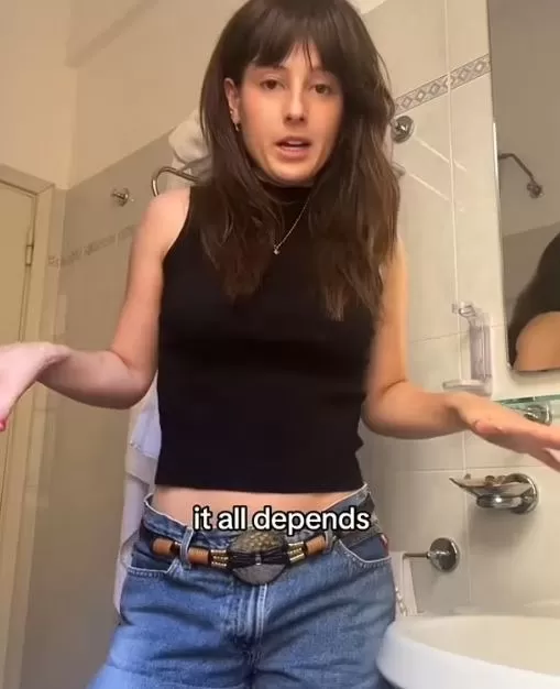 Mujer mostró tutorial muy detallado de cómo hace sus necesidades en secreto en la casa de su novio / TikTok @ssiiena