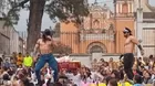 Municipio celebró el Día de la Madre con show de strippers frente a una iglesia