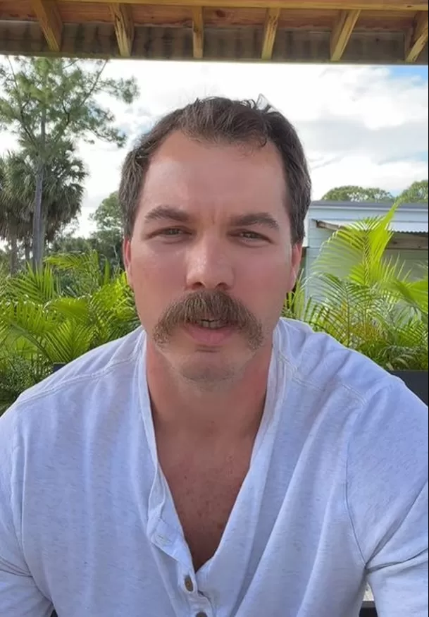 Austin Bradshaw, esposo de Austin Bradshaw, se encargó de dar a conocer la noticia / Captura Austin Bradshaw, esposo de Austin Bradshaw, se encargó de dar a conocer la noticia / Captura