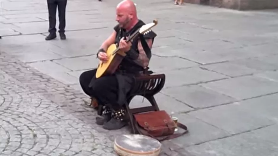 Músico francés deslumbra con asombroso talento musical