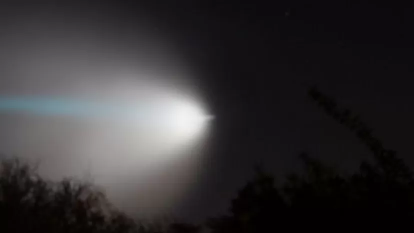 ¿Un OVNI? Extraña y brillante luz fue divisada en el cielo de California