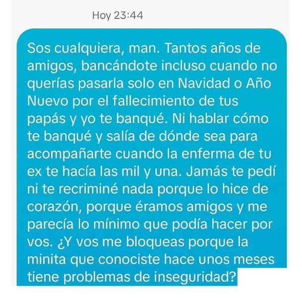 El mensaje que la joven le envió a su amigo tras darse cuenta que fue bloqueada / X