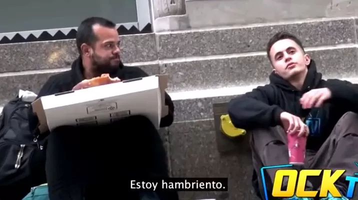 ¿Qué pasa si le pides comida a un mendigo? ¿Qué pasa si le pides comida a un mendigo?