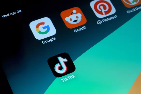 La fecha límite para vender Tiktok sería aproximadamente un año a partir del 24 de abril / AFP