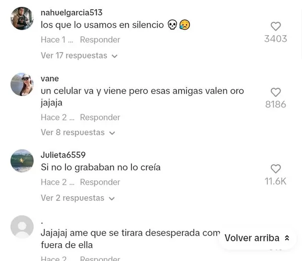 Comentarios en TikTok por búsqueda de celular en la playa 