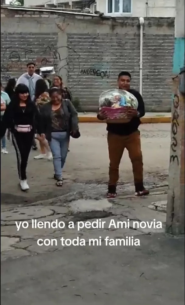 Hombre le pidió matrimonio a su novia y se viralizó en redes sociales. Foto: TikTok 