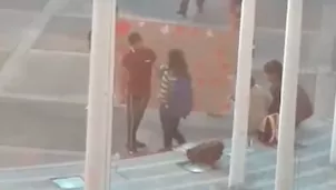 San Valent&iacute;n: Joven se le declara a su amiga, pero es rechazado frente a todos. Video: David Mir&oacute;n