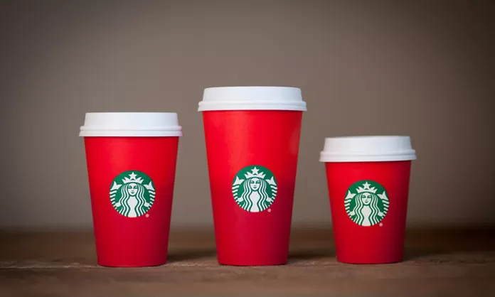 Los vasos navideños de Starbucks debutaron el jueves