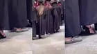 Tik Tok: Joven usa chanclas en su graduación y se hace viral 