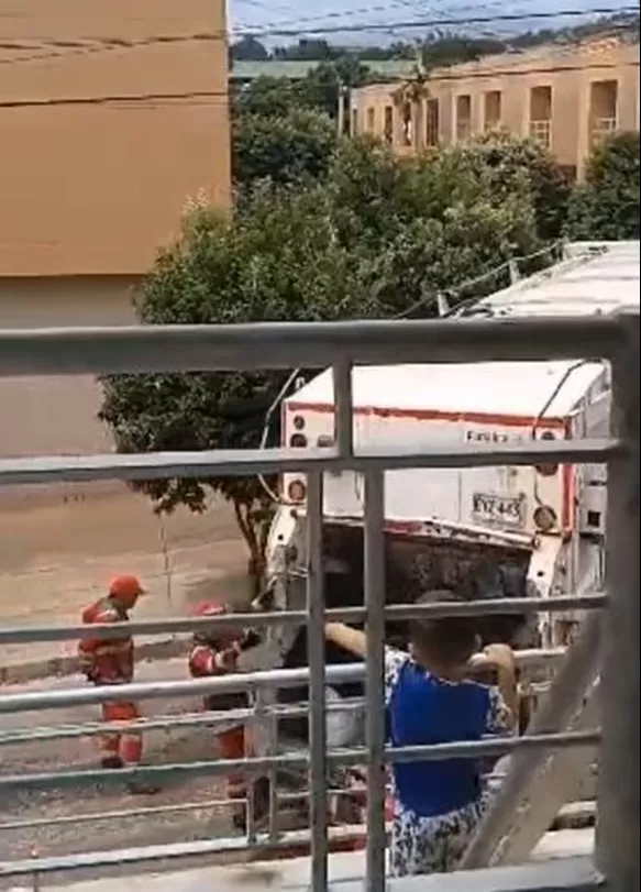 El pequeño Mateo siempre salía por su balcón para saludar a los trabajadores de limpieza / TikTok