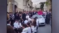 YouTube: cura celebra su ascenso desfilando en un porche jalado por 50 niños