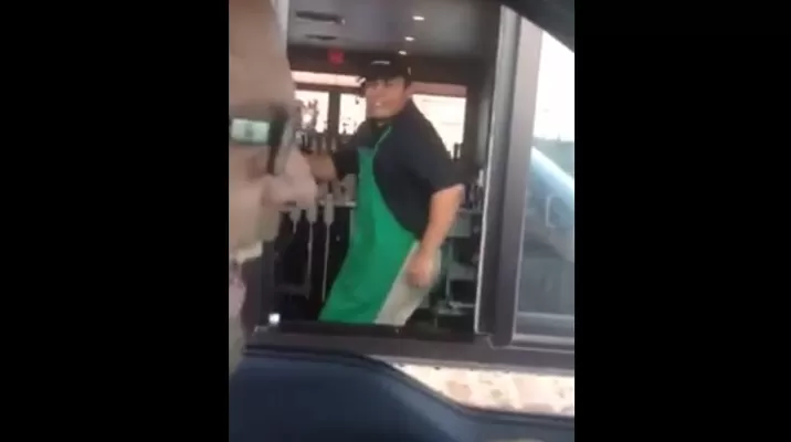 Empleado de Starbucks. (Vía: Facebook) Empleado de Starbucks. (Vía: Facebook)