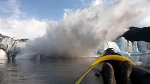 YouTube: graban colapso de glaciar y sobreviven a la ca&iacute;da de trozos de hielo en Alaska. Foto: captura