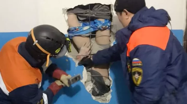 YouTube: Hombre cae por conducto de ventilación desde décimo piso. Foto: captura YouTube: Hombre cae por conducto de ventilación desde décimo piso. Foto: captura