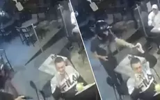 YouTube: Hombre no deja de comer sus alitas de pollo durante robo a mano armada en restaurante - Noticias de agua