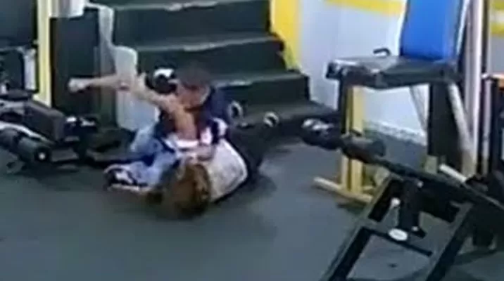 Según informa la revista Semana, todo ocurrió porque la mujer le dijo que no quería retomar la relación. Foto: Captura de RT Según informa la revista Semana, todo ocurrió porque la mujer le dijo que no quería retomar la relación. Foto: Captura de RT