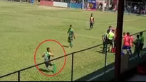 YouTube: La insólita actuación de un futbolista que se golpeó para simular una pedrada en la cabeza. Foto: Captura