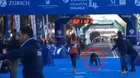 YouTube: la llegada de rodillas de un atleta a la meta de la maratón de Málaga