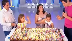 YouTube: Niñas del pastel reaparecen para apagar 500 velas en televisión. Foto: Captura