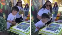 YouTube: Niño golpea a su tía en su cumpleaños porque le empujó la cara contra la torta. Foto: Captura