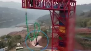 YouTube: Obligan a cerdo a hacer puenting en un parque de diversiones de China