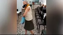 YouTube: La peculiar celebración de una anciana tras ser vacunada contra COVID-19 se vuelve viral. Foto: Twitter @matimolle