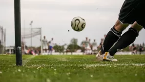 YouTube: rayo alcanza a dos jugadores durante un partido de fútbol en Jamaica. Foto: captura/Video: @JamaicaGleaner