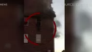 YouTube: residentes de edificio se salvan de incendio saltando por la ventana