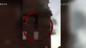 El video en el que se ve c&oacute;mo los residentes saltan del edificio para salvarse ha impactado a miles de cibernautas en YouTube. (Foto: Captura/Video: Canal N)