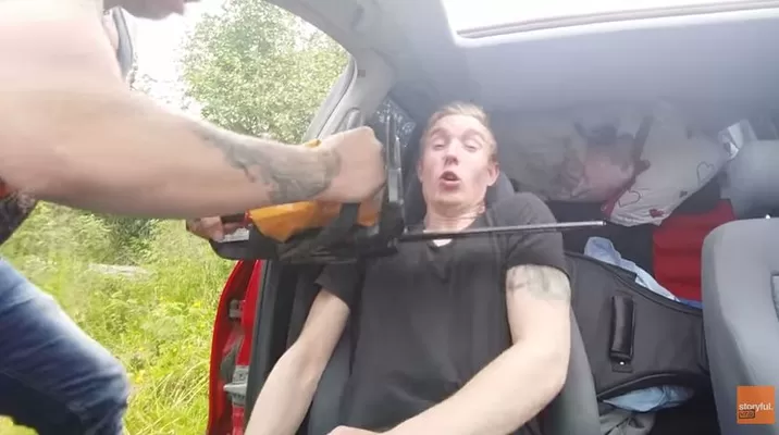 YouTube: sujeto realiza escalofriante broma para despertar a su amigo YouTube: sujeto realiza escalofriante broma para despertar a su amigo