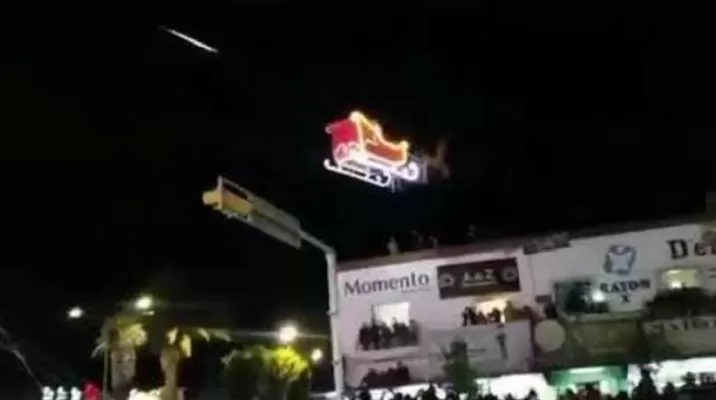YouTube viral: 'Papá Noel' visita México y su trineo se estrella contra edificio. Foto: captura YouTube viral: 'Papá Noel' visita México y su trineo se estrella contra edificio. Foto: captura