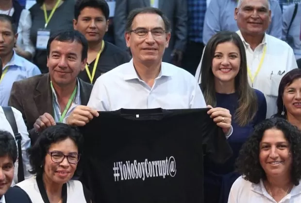 Referéndum: congresista de Fuerza Popular usó foto trucada de Vizcarra para promover el NO