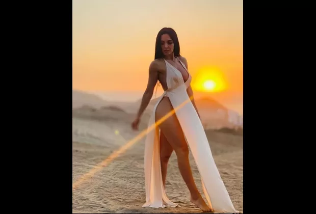 Rosángela Espinoza remece Instagram con sensual baile sobre una camioneta