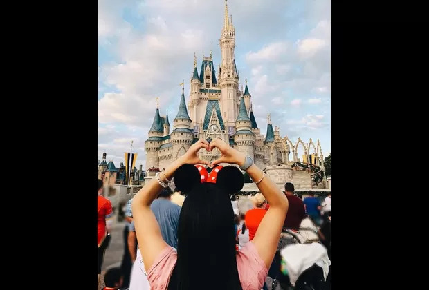 Rosángela Espinoza y Víctor Hugo Cornejo pasaron Año Nuevo en Disney 