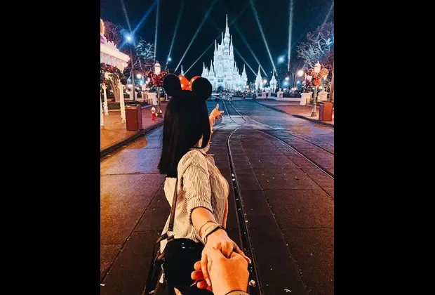 Rosángela Espinoza y Víctor Hugo Cornejo pasaron Año Nuevo en Disney 