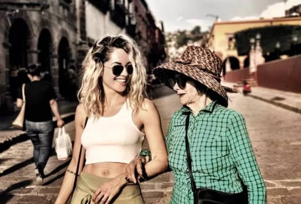 Rubí: foto de Bárbara Mori y su abuelita atrae miradas en redes sociales